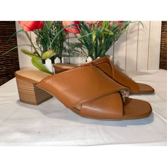 Lauren Conrad Women's Soda Pop Slip On Camel Colored Sandals Size 7.5M - Picture 11 of 11